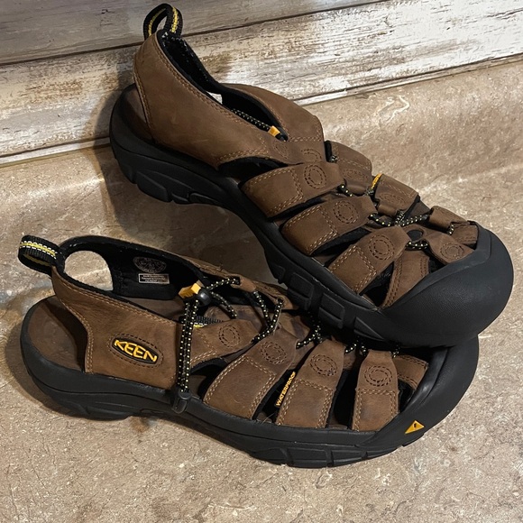KEEN  Size 8.5 Men's Dark Brown Outdoor Sandals - Picture 1 of 9